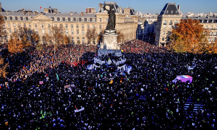 Miles de franceses toman las calles, protestan contra ley de seguridad
