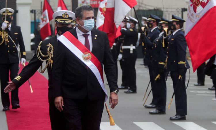 Tras destitución de Vizcarra, Manuel Merino asume como presidente interino de Perú
