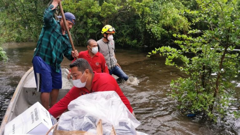 Llama López Obrador a tabasqueños a refugiarse ante inundaciones