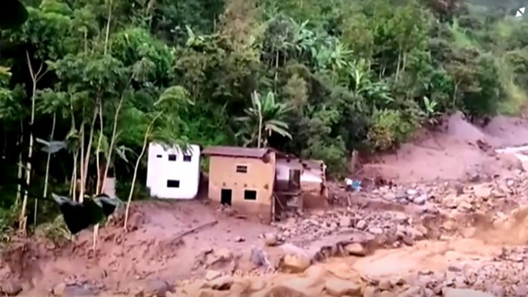 Fuertes inundaciones dejan estragos en el norte de Perú