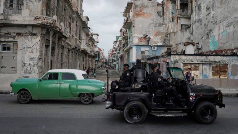 Protestas aumentan riesgo de COVID-19 en Cuba: OPS pide evitar aglomeraciones