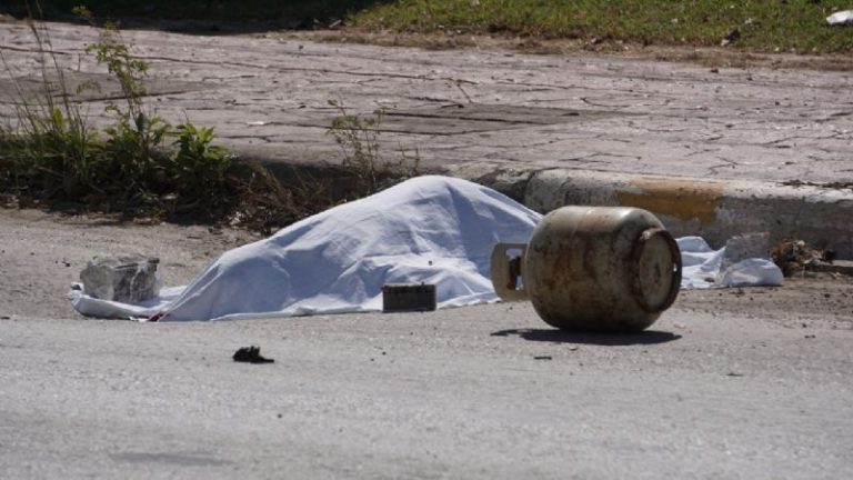 Motociclista muere tras chocar contra una camioneta en Campeche