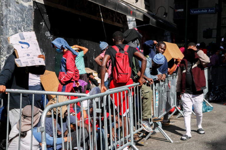 Grandes empresarios de Nueva York piden a Biden acelerar regularización de migrantes