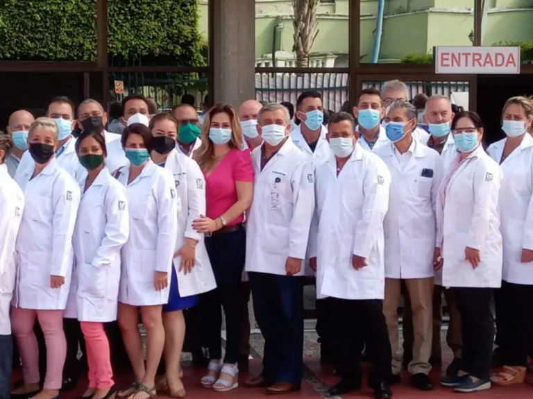 IMSS informa que hay 806 médicos cubanos en el país; se ampliará convenio un año más