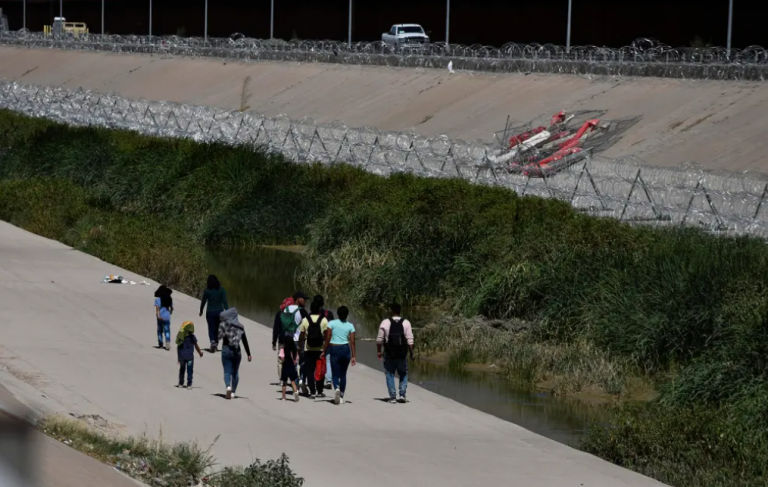 Casi 700 migrantes murieron en frontera EE.UU.-México en 2022, la ruta terrestre más letal