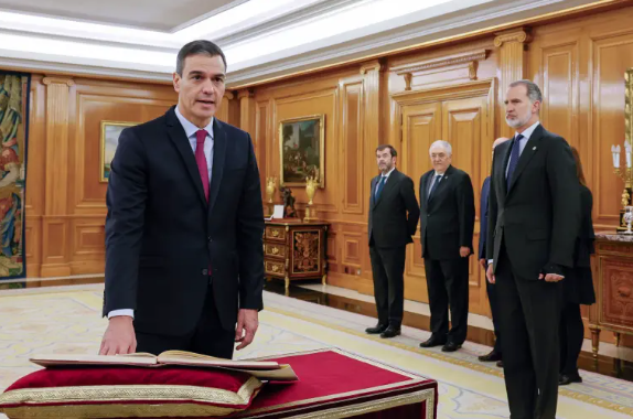 Pedro Sánchez promete su cargo de presidente ante el rey Felipe VI y la Constitución española